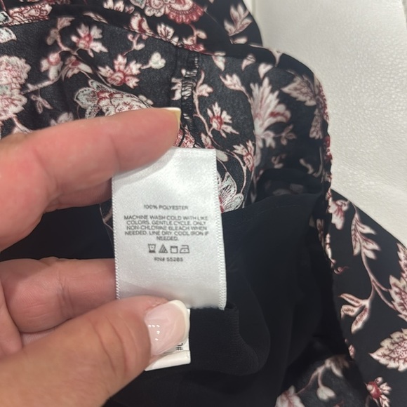 Express Black Floral Sleeveless Silk Blouse. Sz M - Picture 7 of 7